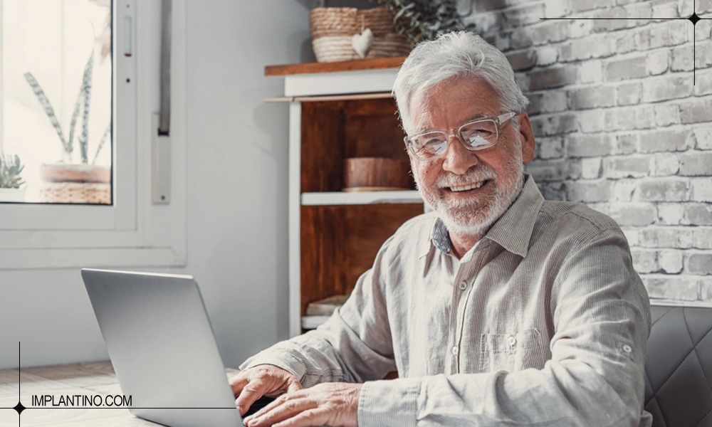 ایمپلنت در سن بالا ضرر دارد یا خیر ؟ 4 ایمپلنت در سن بالا برای آقایی خندان و راضی از دندان های خود